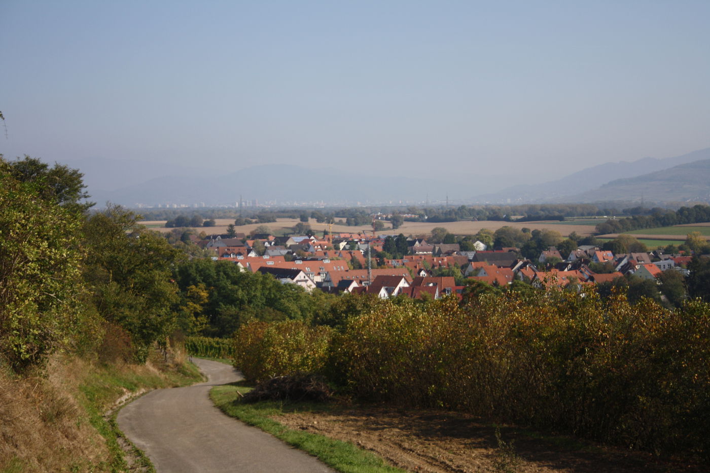 munzingen-am-tuniberg Blick vom tuniberg auf Minzingen bis nach Freiburg